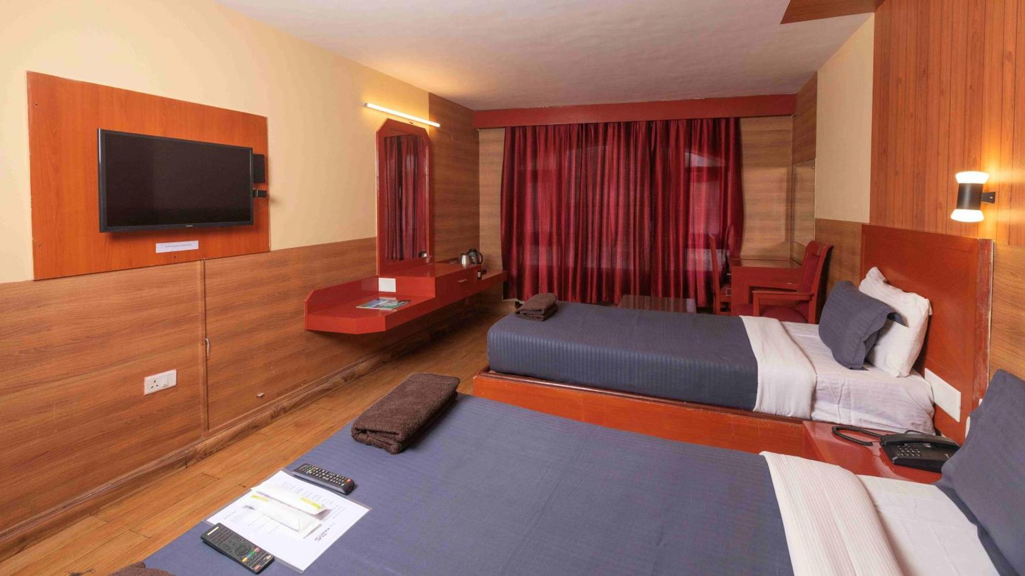 Devi Enterprises - Hotel Khems Ooty Exteriér fotografie